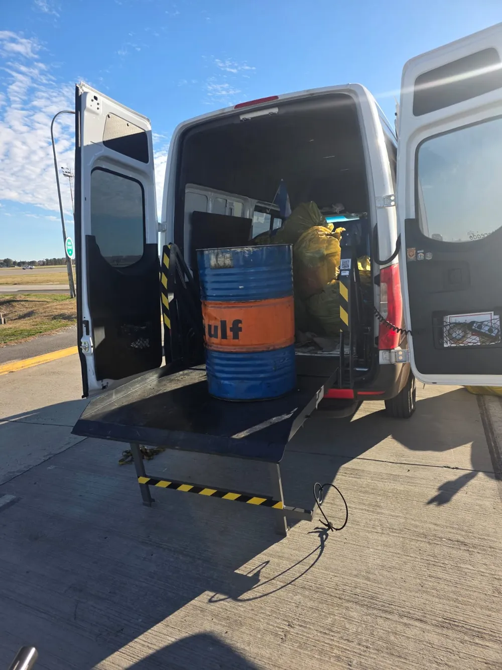 Camioneta habilitada de Mi País para residuos sólidos 2