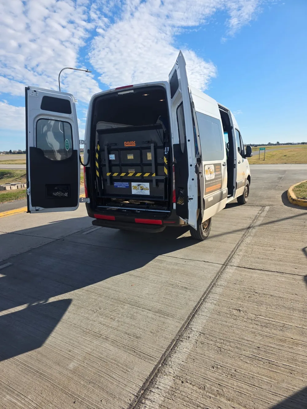 Camioneta habilitada de Mi País para residuos sólidos 3