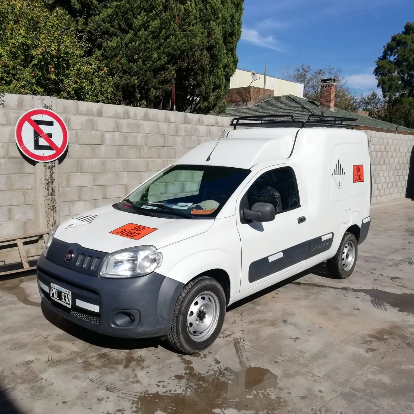 Camioneta habilitada de Mi País para residuos sólidos 4